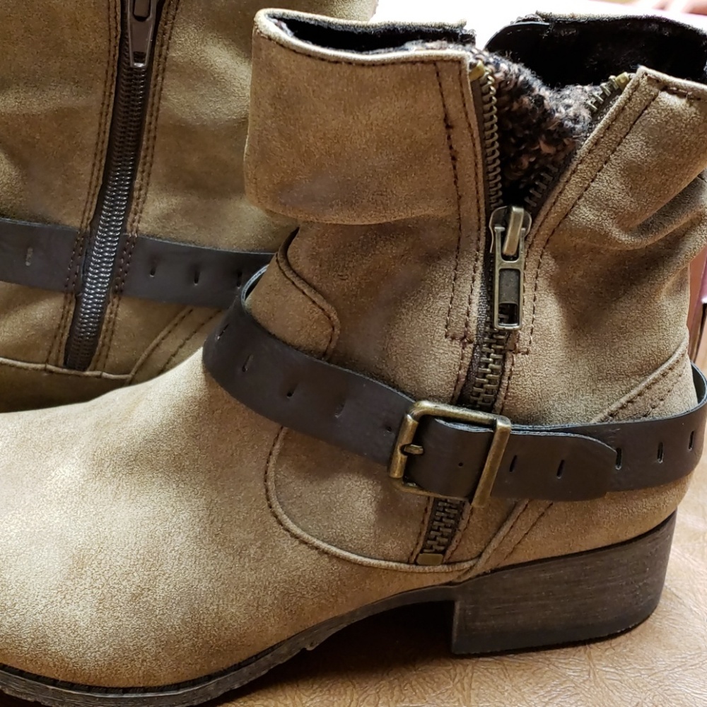 Ladies Distressed Brown Boots Size 7